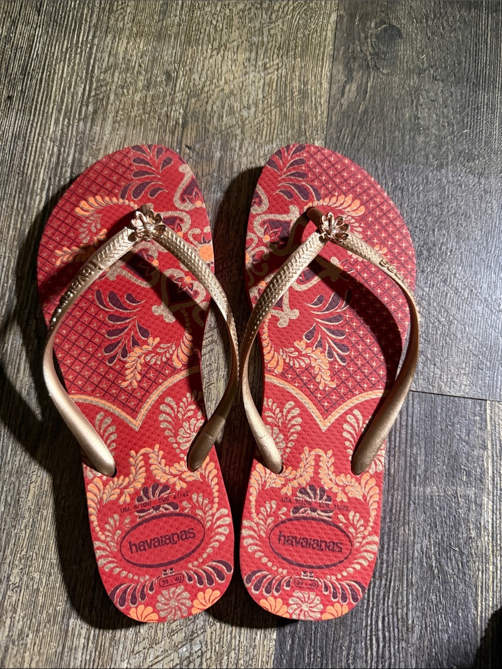 Havaianas Women's Red Patterned Sandals with Gold Straps